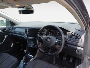 Used Volkswagen T-Roc 2019 for sale - 78837866: Photo