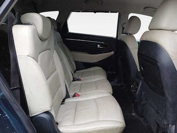 Used Kia Carens 2019 for sale - 77591599: Photo