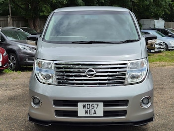 Used Nissan Elgrand 2017 for sale - 79352353: Photo