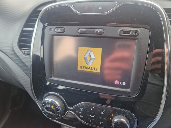 Used Renault Captur 2015 for sale - 76243879: Photo 24