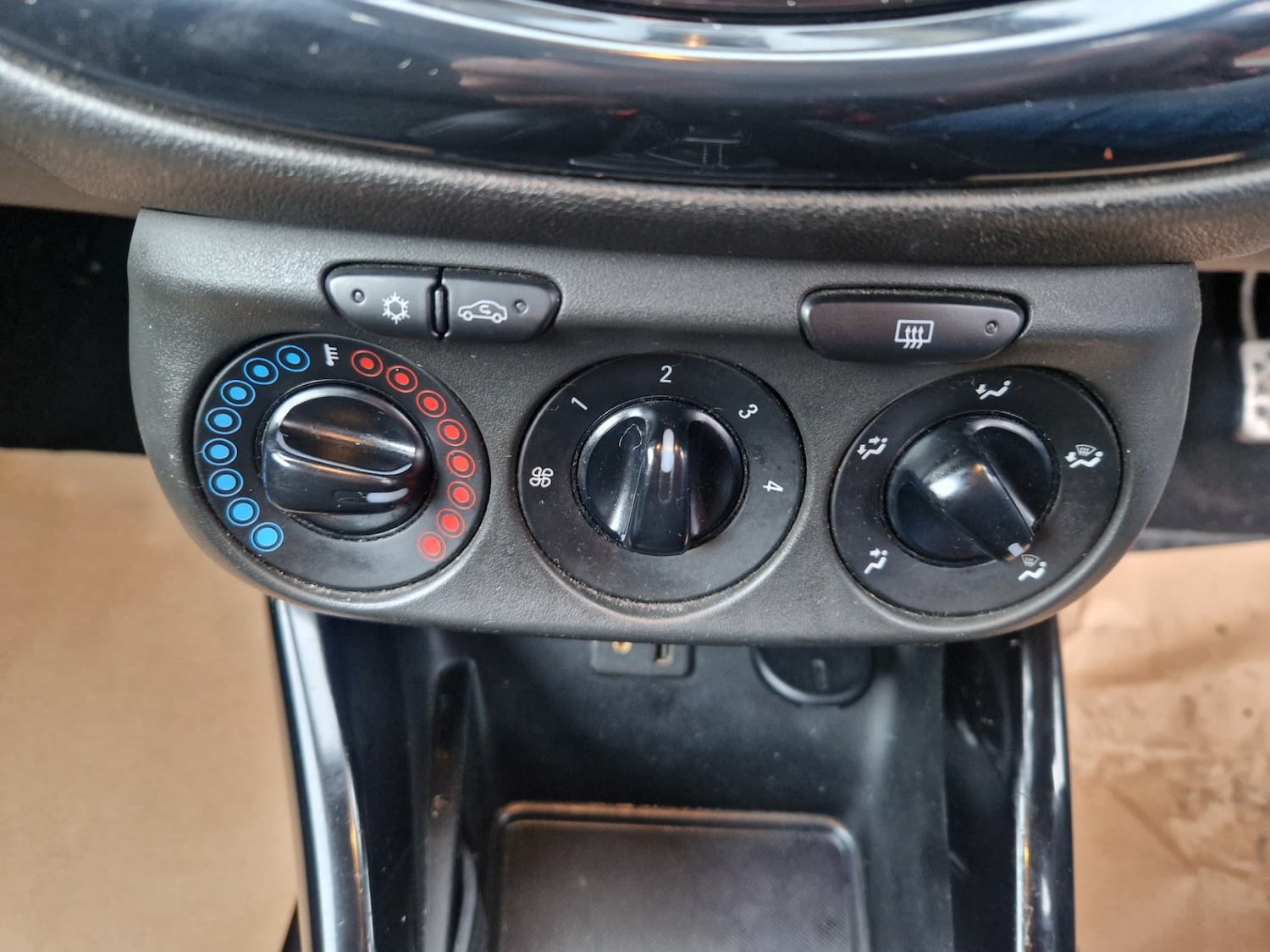 Used Vauxhall Corsa 2015 for sale - 77198519: Photo 14