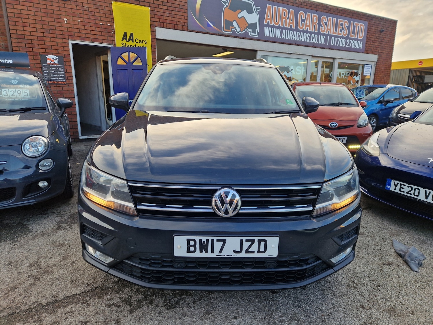 Used Volkswagen Tiguan 2017 for sale - 77324552: Photo 2