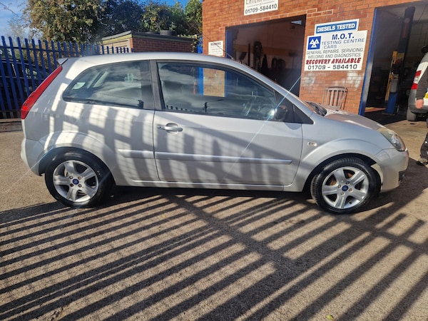 Used Ford Fiesta 2008 for sale - 75994847: Photo 2