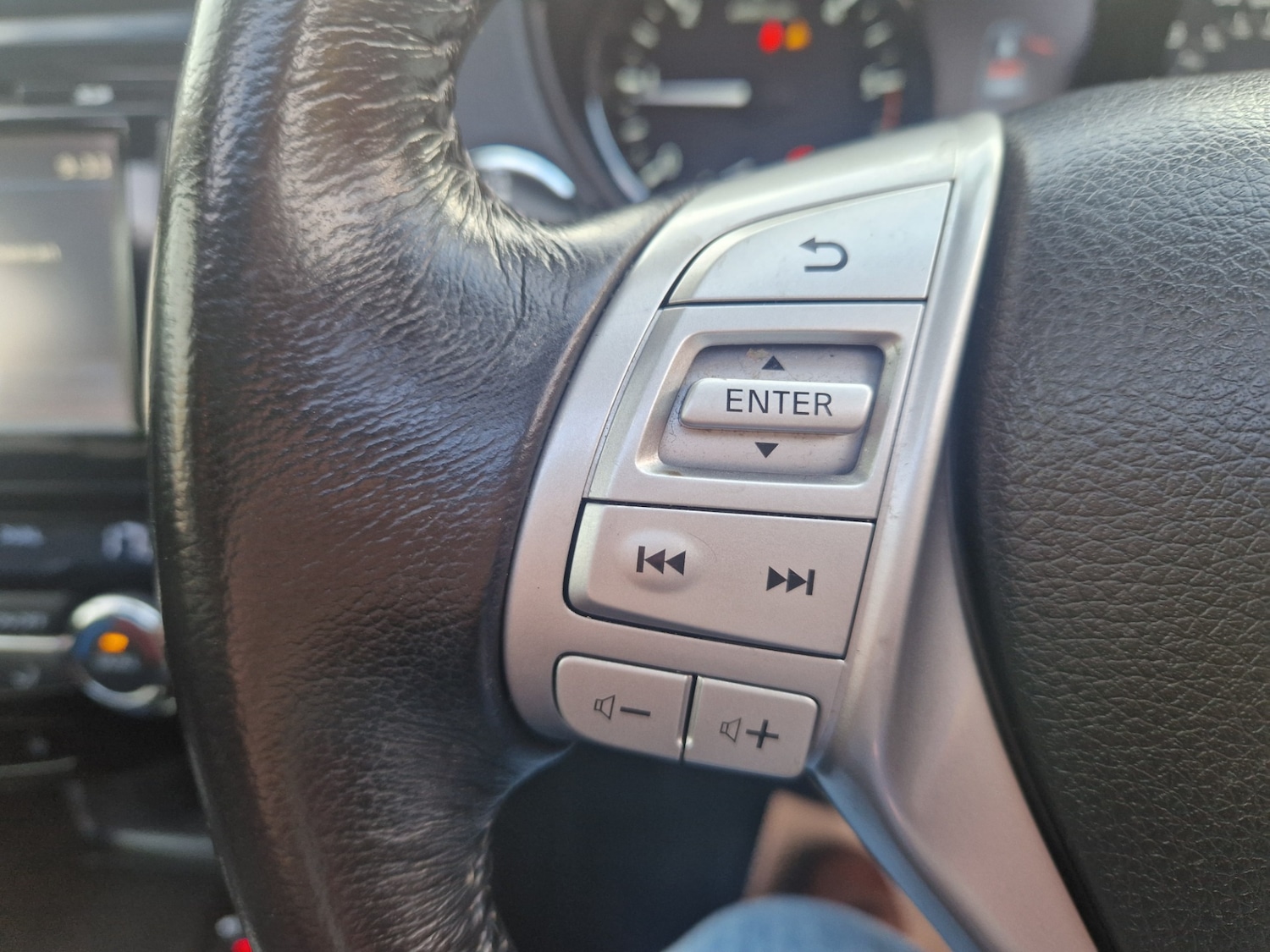 Used Nissan X-Trail 2015 for sale - 76332414: Photo 27