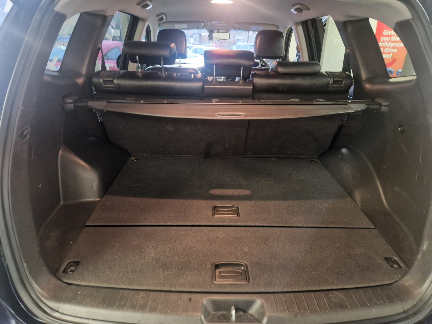 Used Hyundai Santa Fe 2011 for sale - 76170412: Photo 17