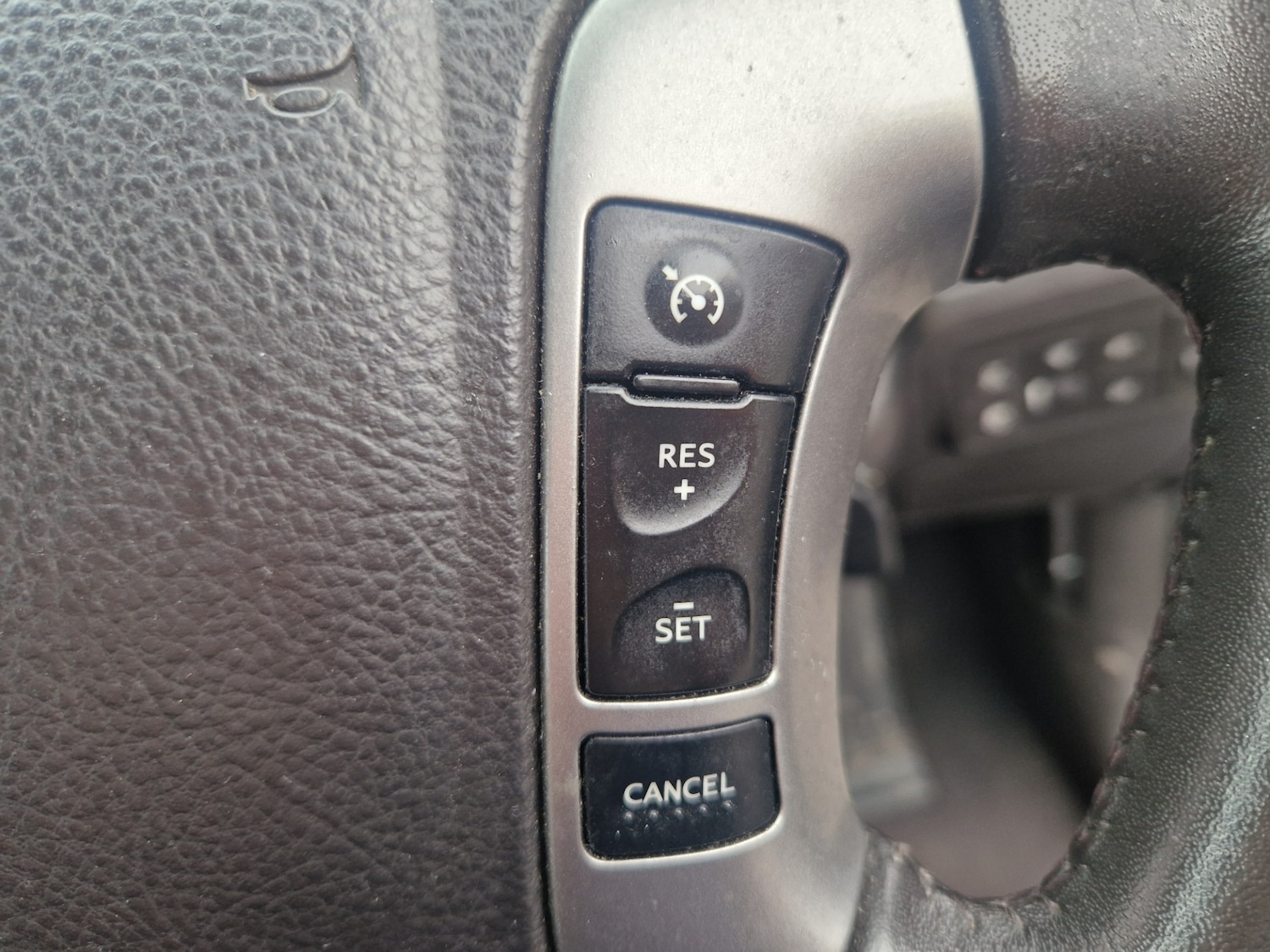 Used Hyundai Santa Fe 2011 for sale - 76170412: Photo 27