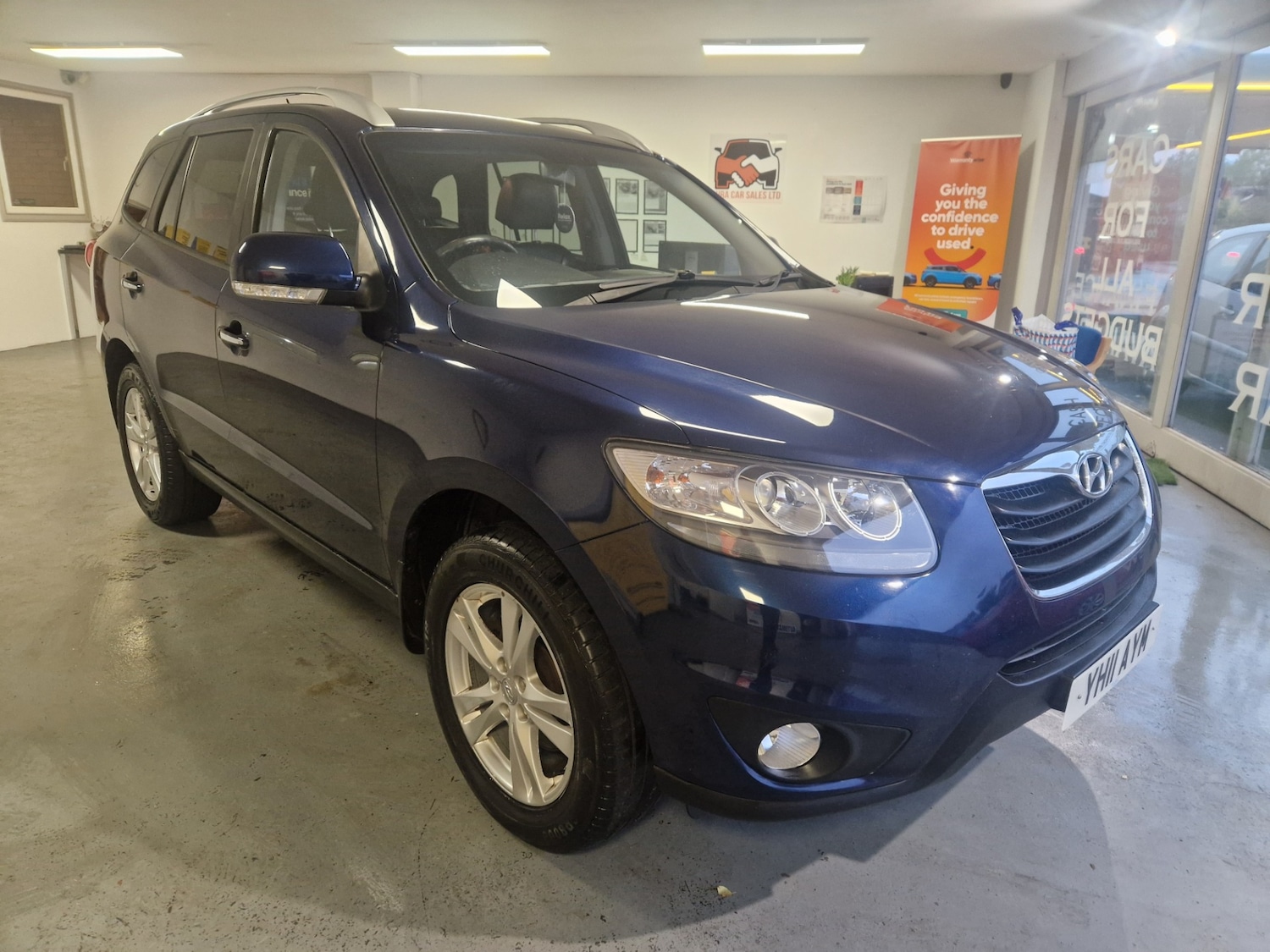 Used Hyundai Santa Fe 2011 for sale - 76170412: Photo 3