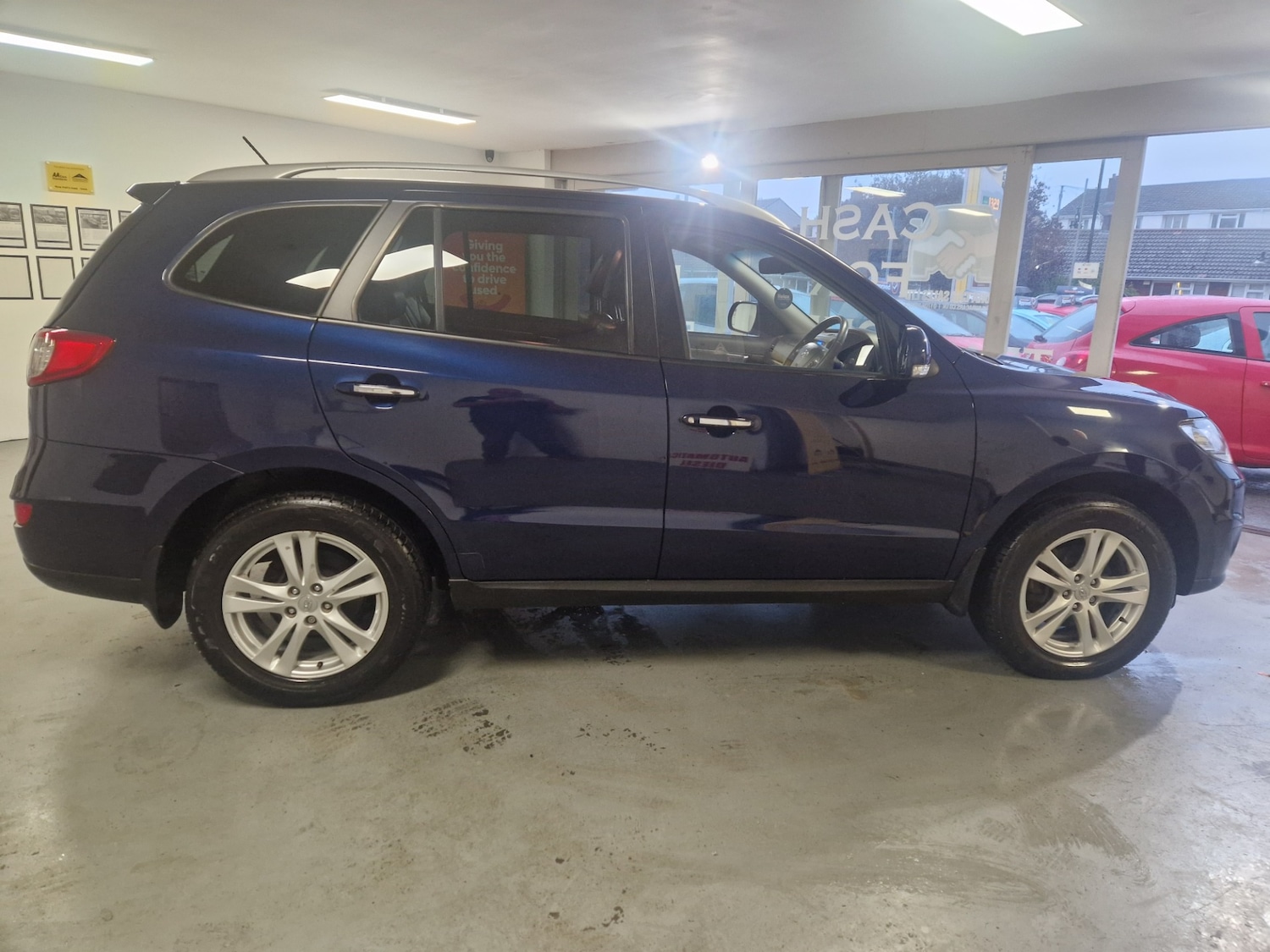Used Hyundai Santa Fe 2011 for sale - 76170412: Photo 5