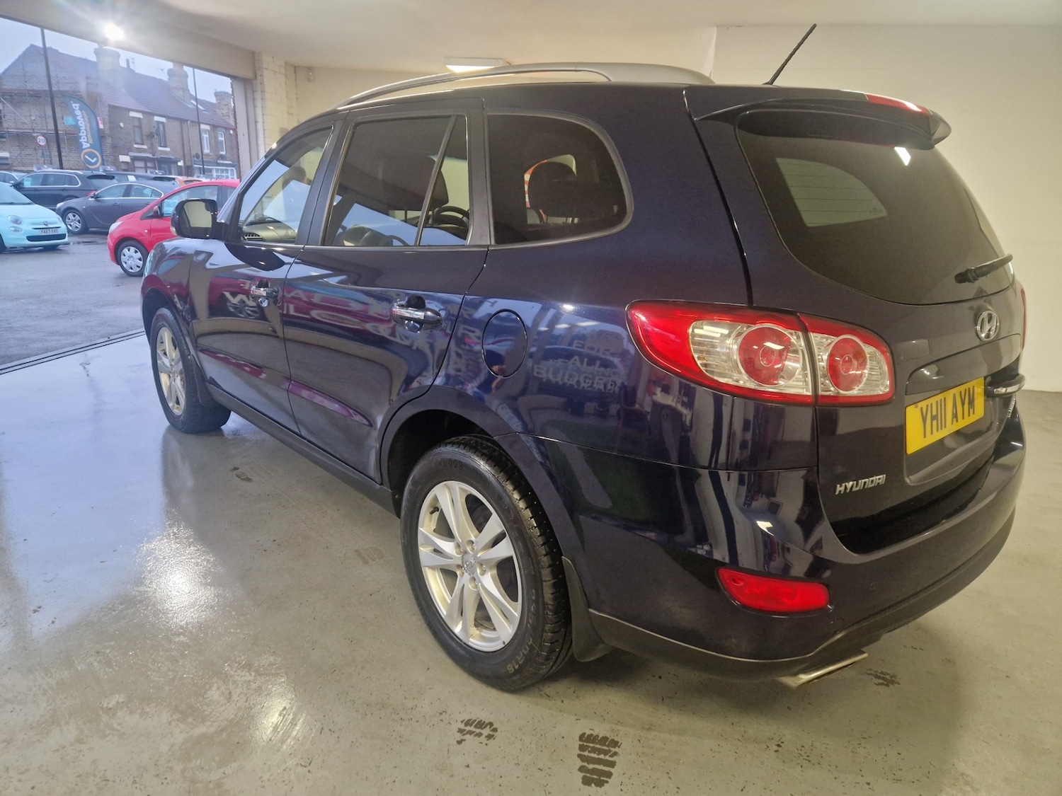 Used Hyundai Santa Fe 2011 for sale - 76170412: Photo 8