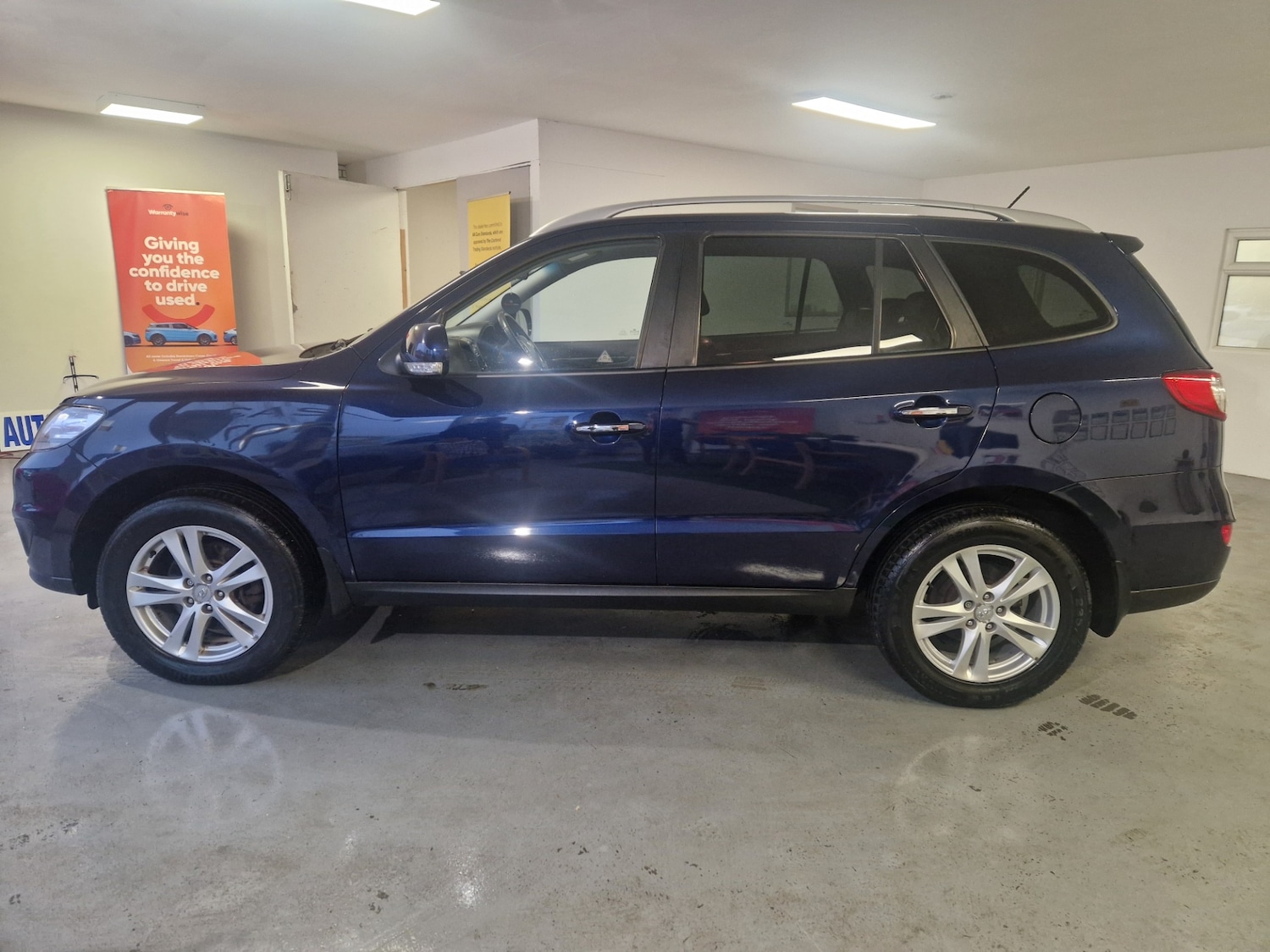 Used Hyundai Santa Fe 2011 for sale - 76170412: Photo 9
