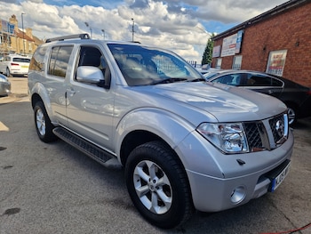Nissan - Pathfinder