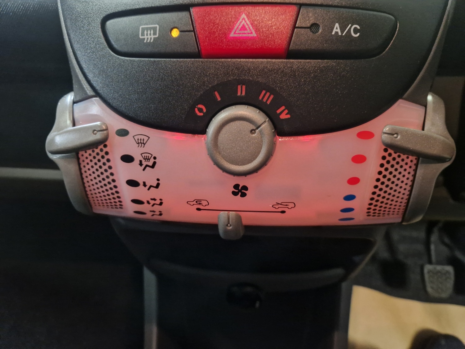 Used Toyota AYGO 2009 for sale - 77208808: Photo 25