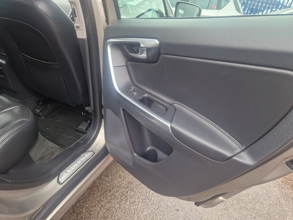Used Volvo XC60 2014 for sale - 76262842: Photo 33