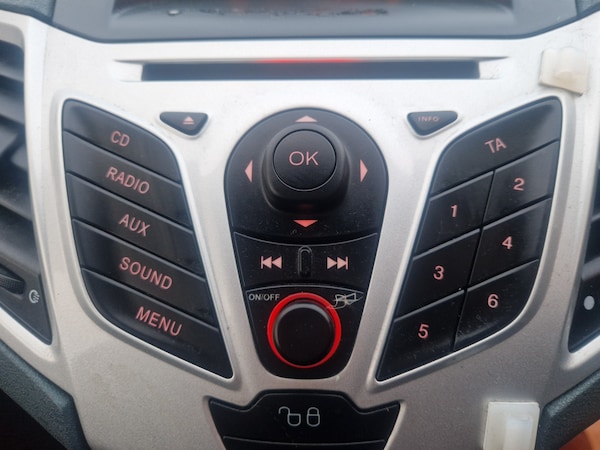 Used Ford Fiesta 2010 for sale - 76332149: Photo 28