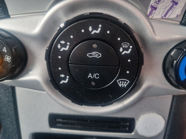 Used Ford Fiesta 2010 for sale - 76332149: Photo 30