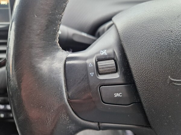 Used Peugeot 2008 2014 for sale - 75690692: Photo 40