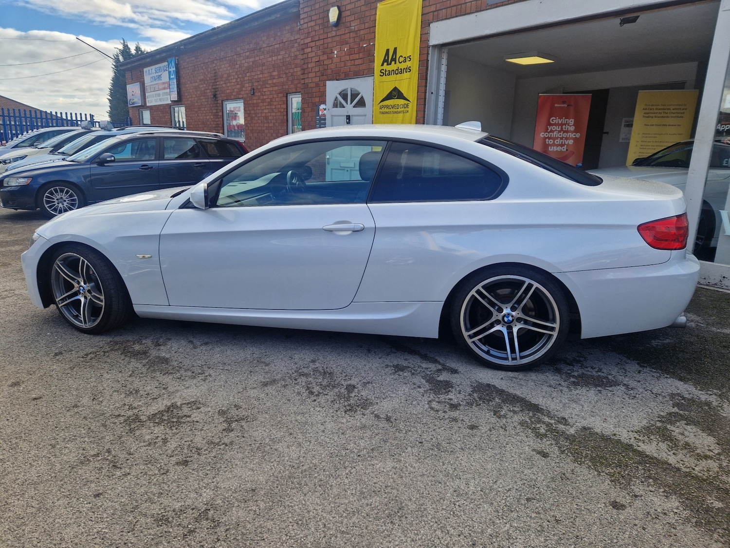 Used BMW 3 Series 2011 for sale - 76341280: Photo 8