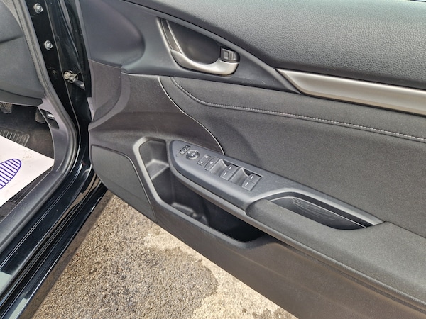 Used Honda Civic 2018 for sale - 75690139: Photo 24