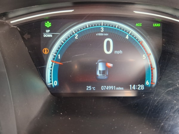 Used Honda Civic 2018 for sale - 75690139: Photo 30