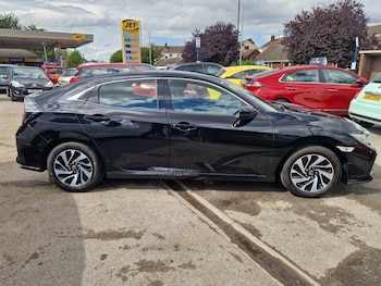 Used Honda Civic 2018 for sale - 75690139: Photo