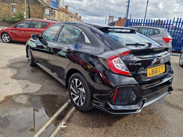 Used Honda Civic 2018 for sale - 75690139: Photo 6