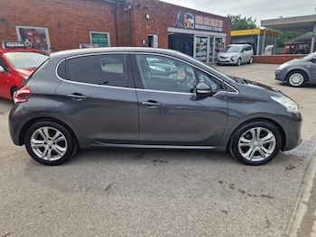 Used Peugeot 208 2015 for sale - 75502245: Photo