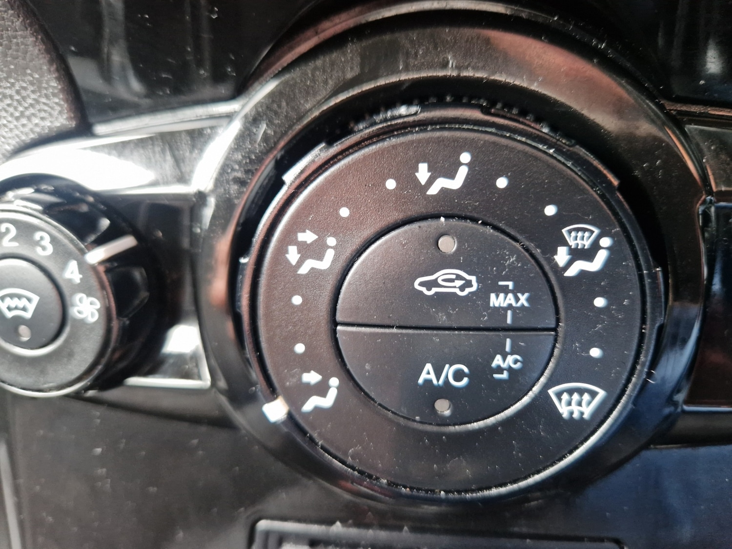 Used Ford Fiesta 2014 for sale - 76205318: Photo 28