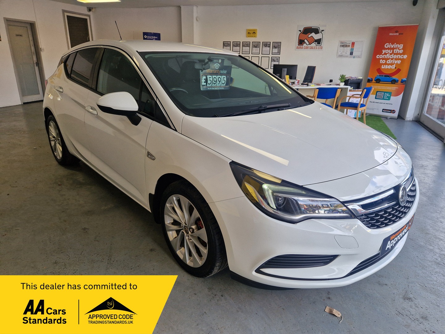 Used Vauxhall Astra 2017 for sale - 76374054: Photo 1