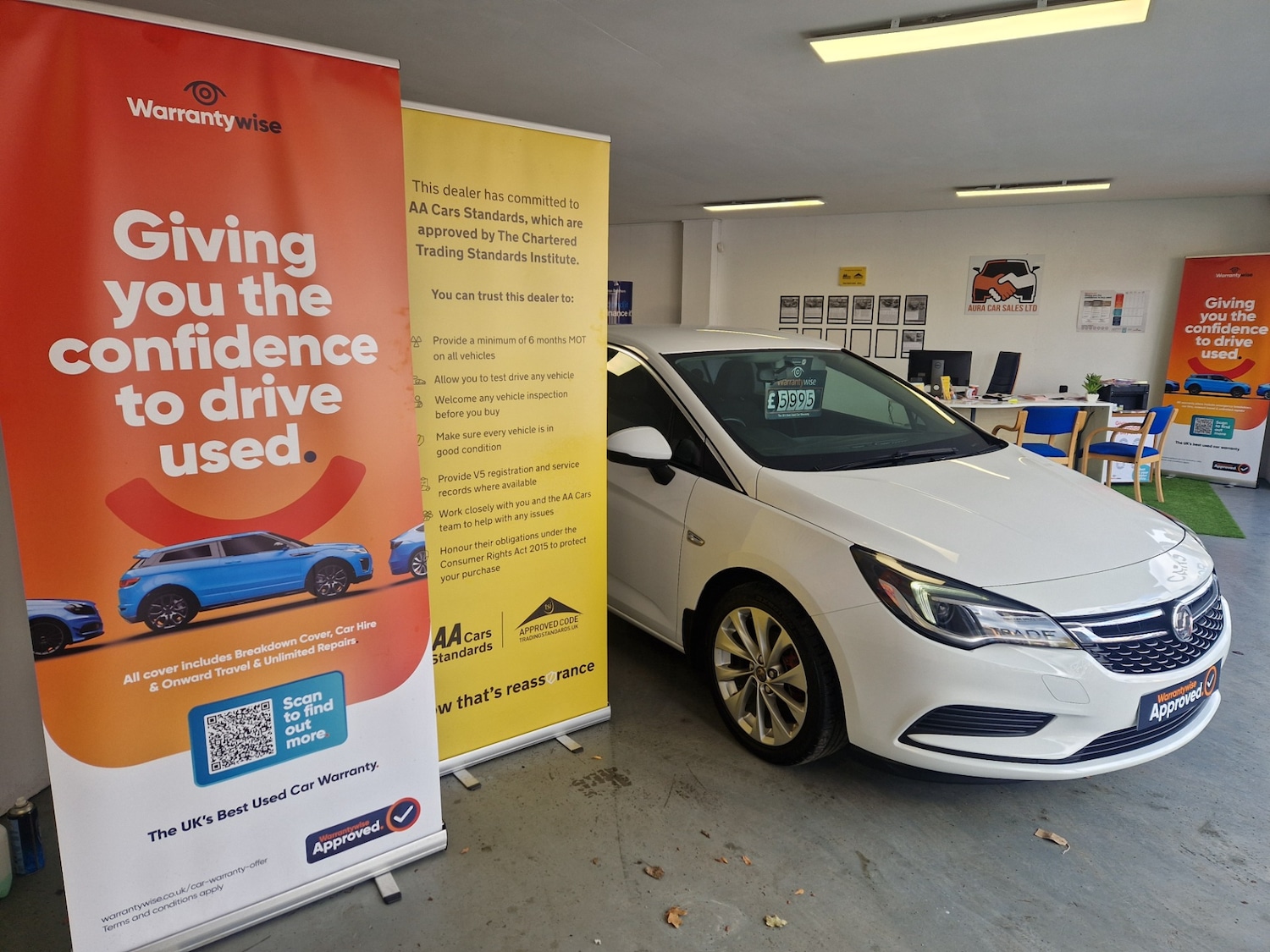 Used Vauxhall Astra 2017 for sale - 76374054: Photo 2