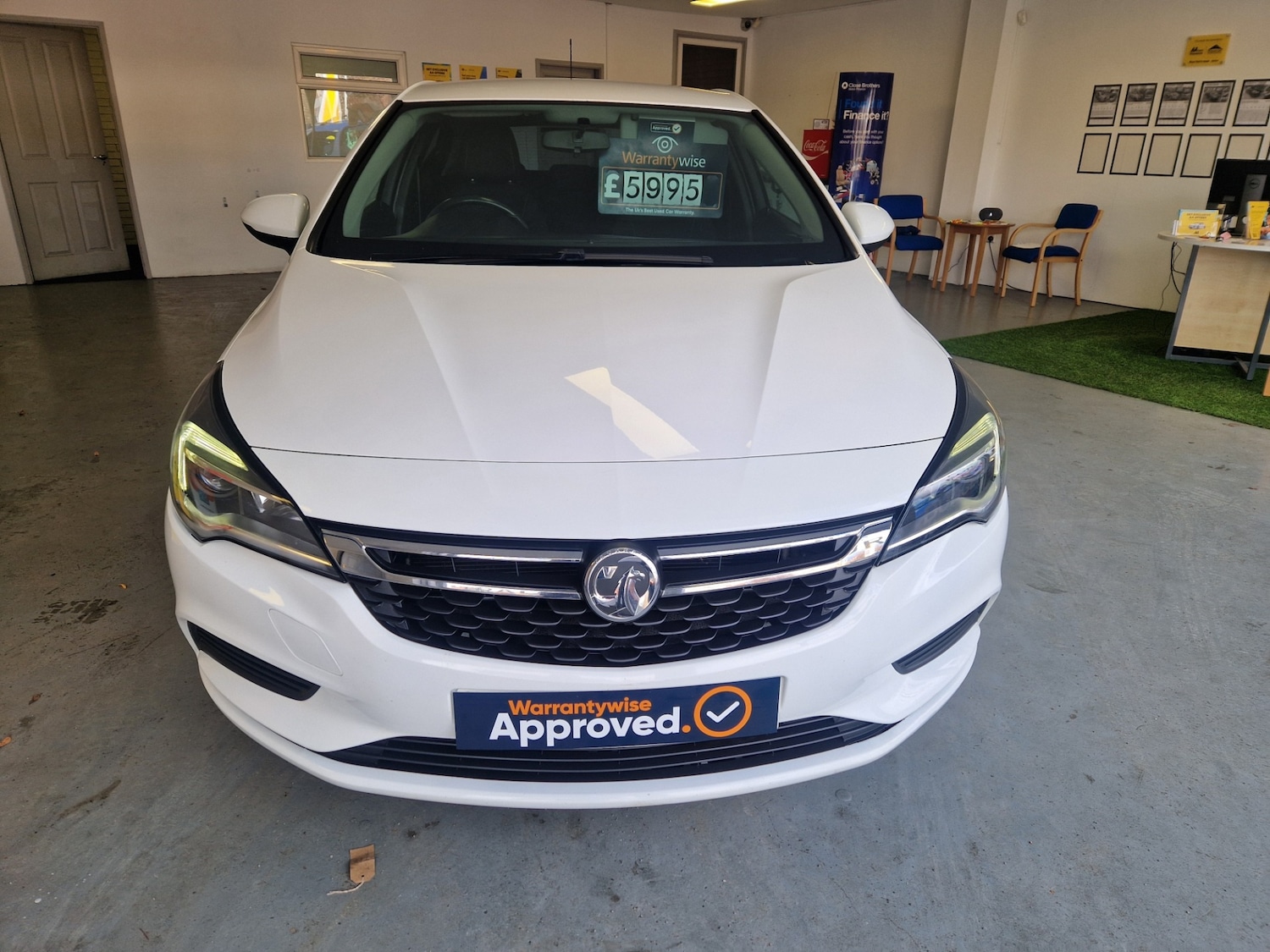 Used Vauxhall Astra 2017 for sale - 76374054: Photo 3