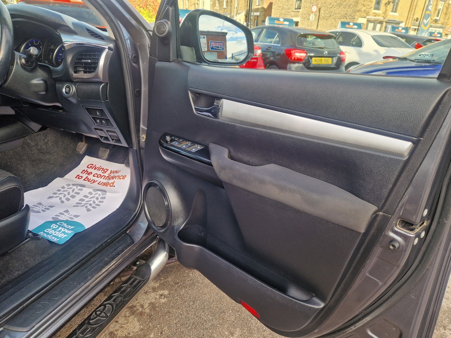 Used Toyota Hilux 2017 for sale - 76366796: Photo 33