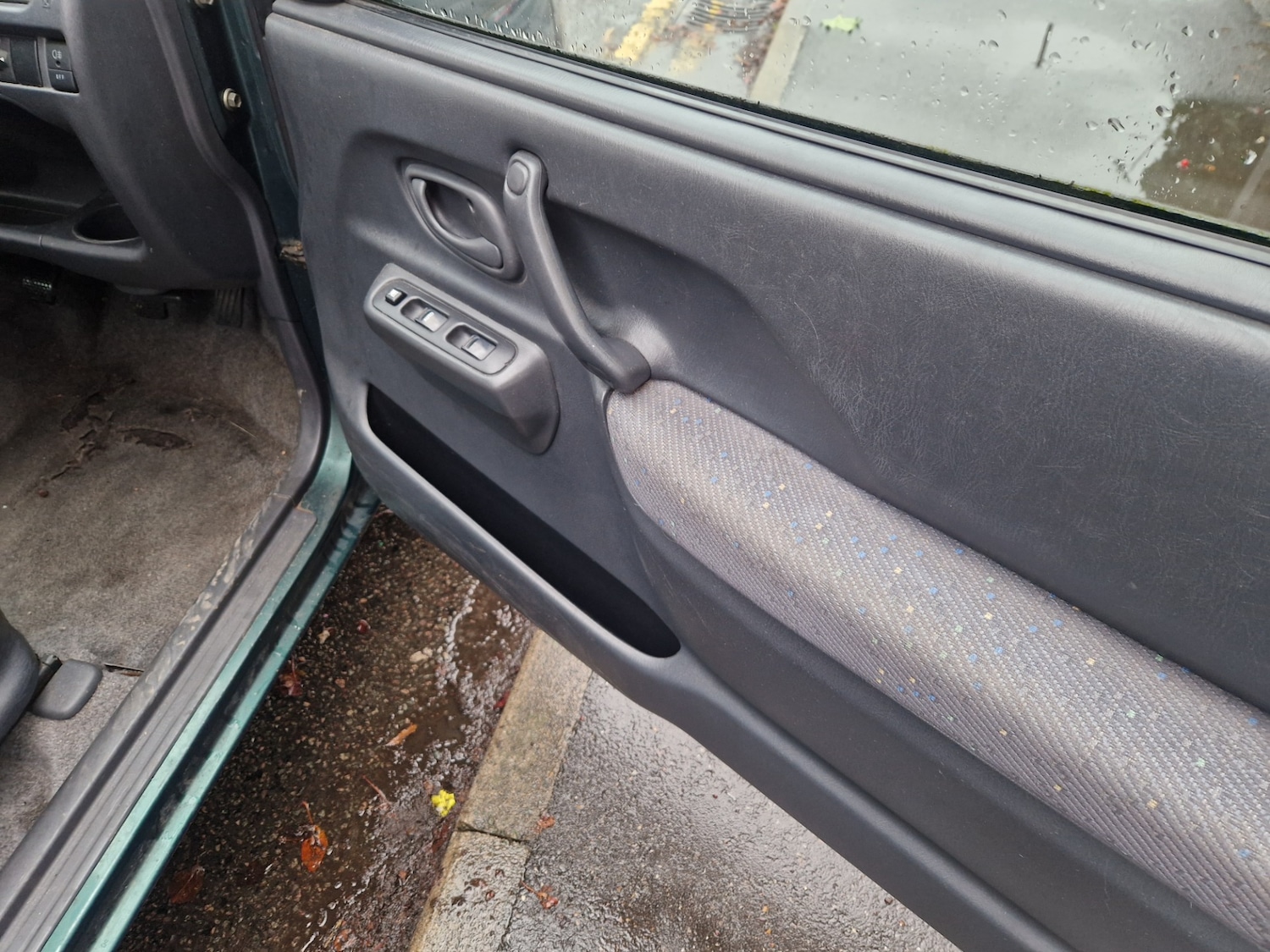 Used Suzuki Ignis 2003 for sale - 76541350: Photo 8