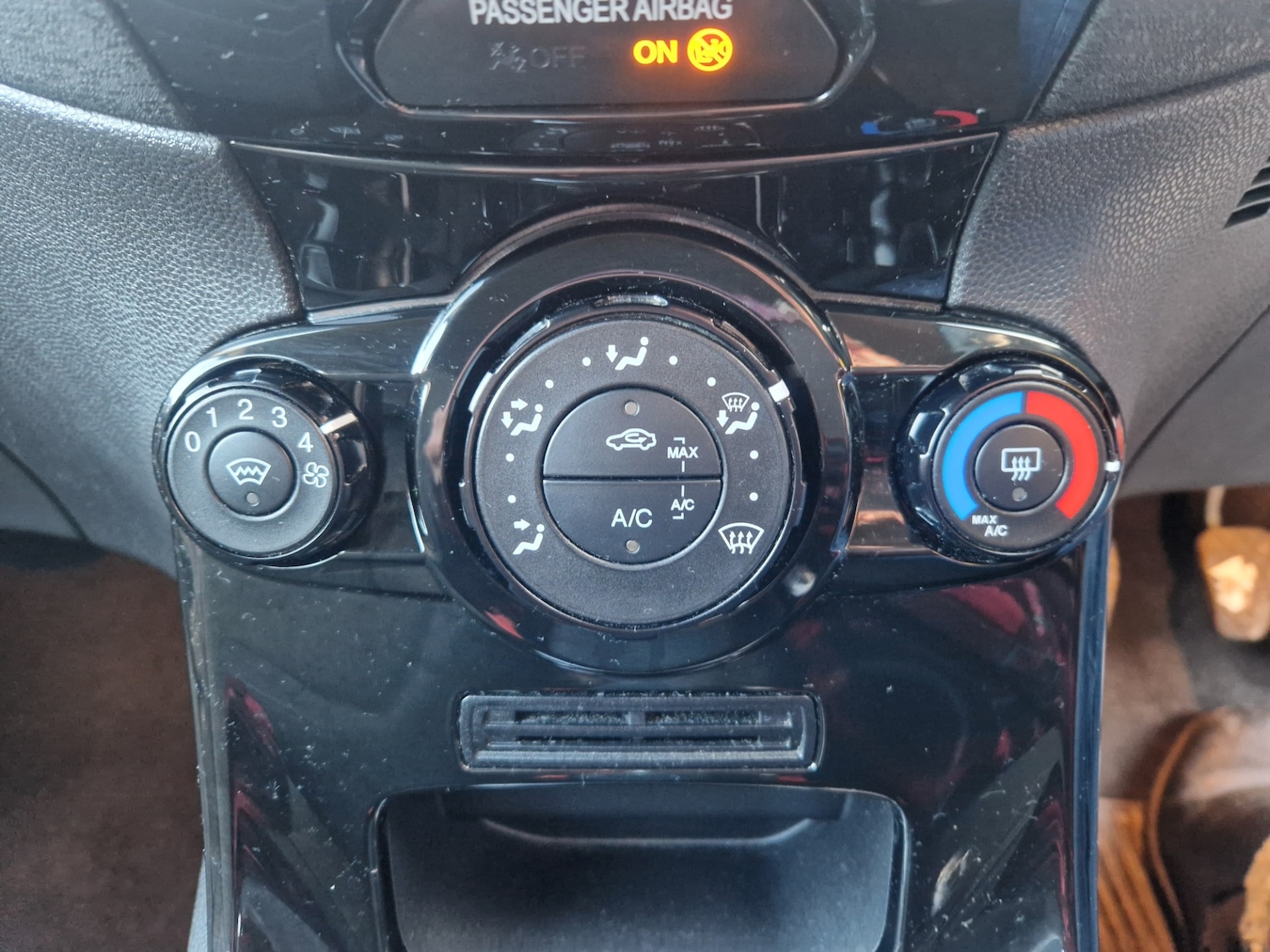 Used Ford Fiesta 2015 for sale - 77350398: Photo 25