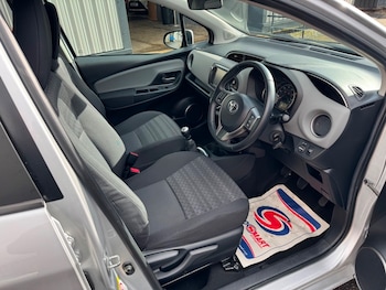 Used Toyota Yaris 2017 for sale - 77697480: Photo