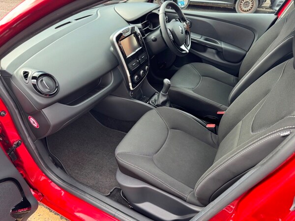 Used Renault Clio 2015 for sale - 76304501: Photo 30