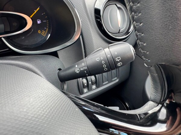 Used Renault Clio 2015 for sale - 76304501: Photo 39