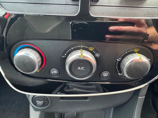 Used Renault Clio 2015 for sale - 76304501: Photo 45