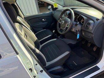 Used Dacia Sandero Stepway 2018 for sale - 77693949: Photo