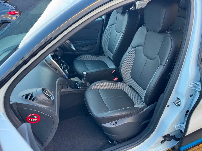 Used Renault Captur 2017 for sale - 77697462: Photo 32