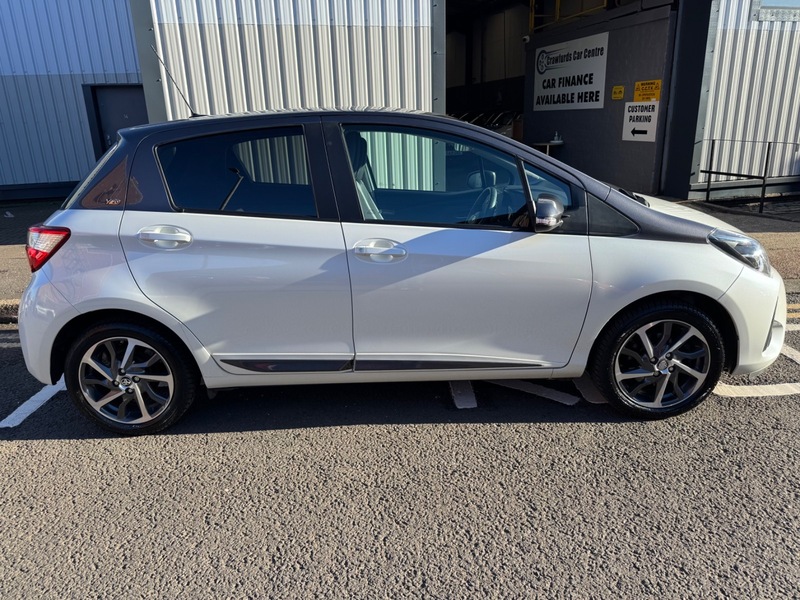 Used Toyota Yaris 2019 for sale - 77697482: Photo 2