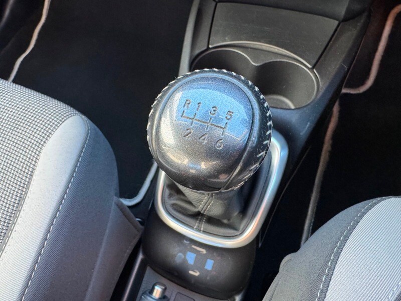 Used Toyota Yaris 2019 for sale - 77697482: Photo 40