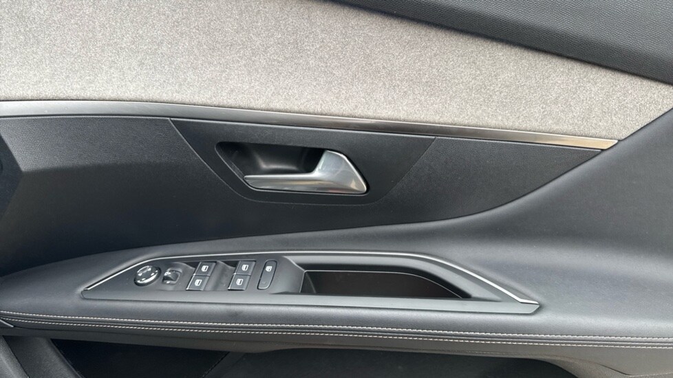 Used Peugeot 3008 2022 for sale - 76079031: Photo 32