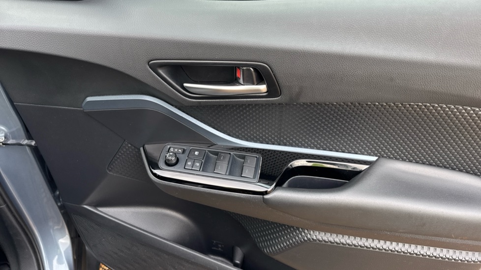 Used Toyota C-HR 2022 for sale - 76350957: Photo 30