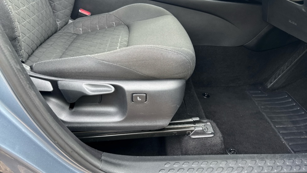 Used Toyota C-HR 2022 for sale - 76350957: Photo 32