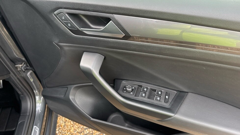 Used Volkswagen T-Roc 2020 for sale - 76745373: Photo 32