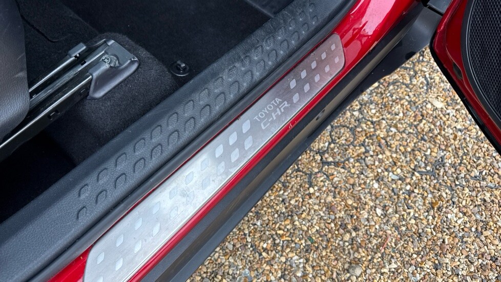 Used Toyota C-HR 2021 for sale - 76140195: Photo 39