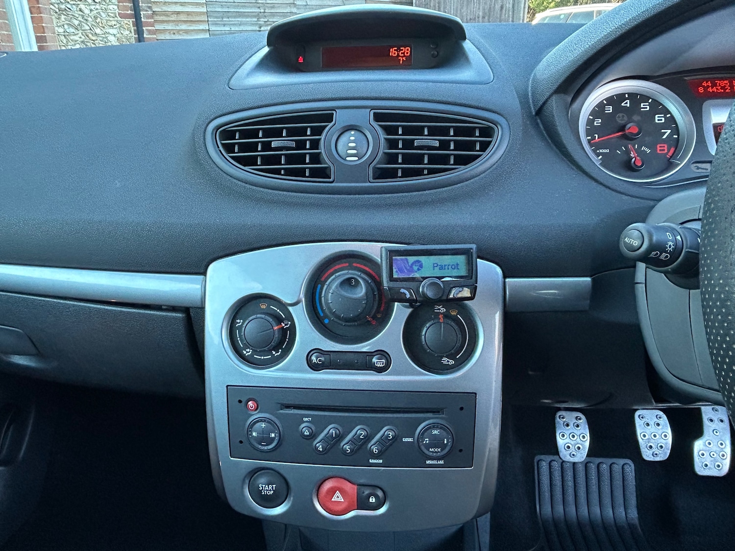Used Renault Clio 2008 for sale - 77706470: Photo 26