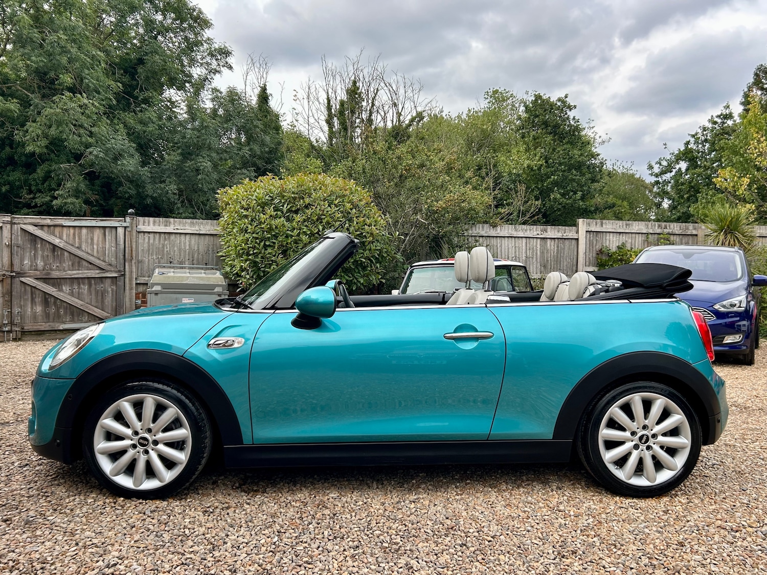 Used MINI Convertible 2016 for sale - 76490901: Photo 2