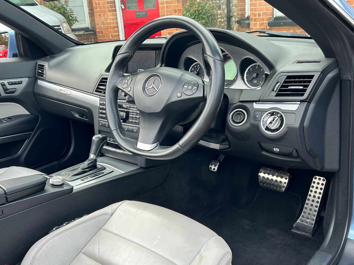 Used Mercedes-Benz E Class 2010 for sale - 76842325: Photo 25