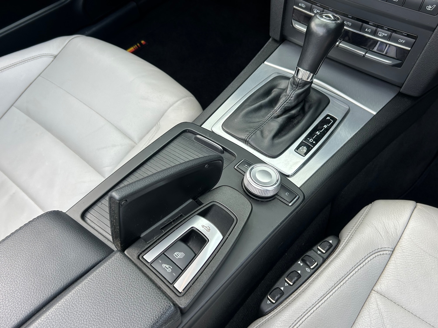 Used Mercedes-Benz E Class 2010 for sale - 76842325: Photo 28